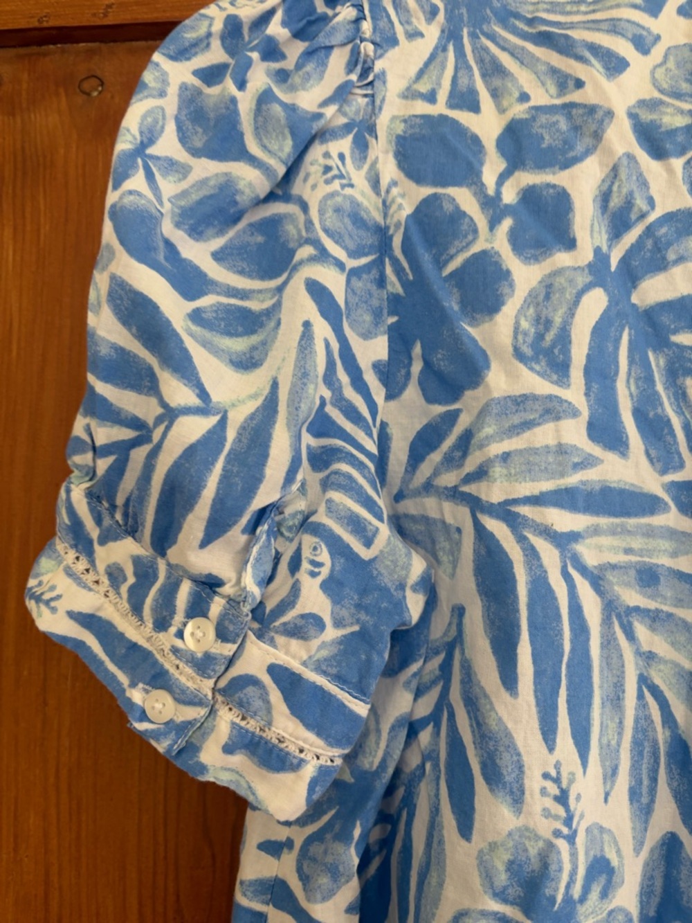 Crown & Ivy Blue White Floral Cotton Crochet Ruffle Puff Sleeve Top M - Picture 4 of 6